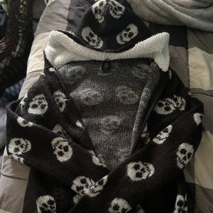Skull sweater